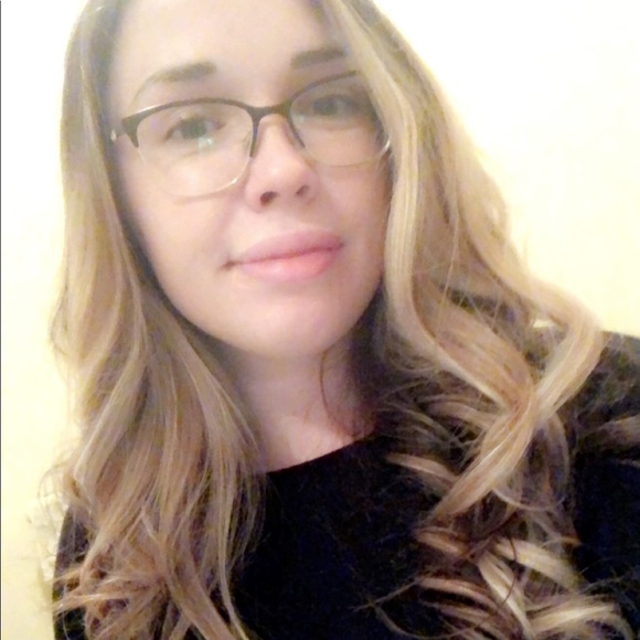 Meet your Posher, Cali - Picture 1 of 1